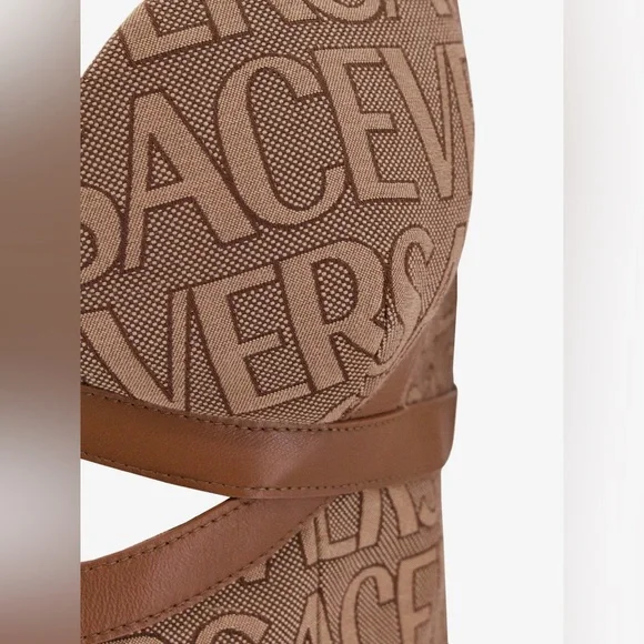 VERSACE BODICE TOP WITH ALLOVER LOGO
Style ID - Picture 11 of 16